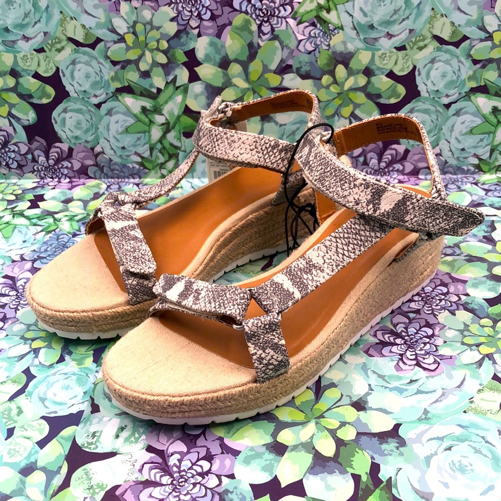 NWT Gray Snake Print Espadrille Platform Sandals